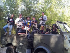 groupe amis laser game extérieur côte d'opale